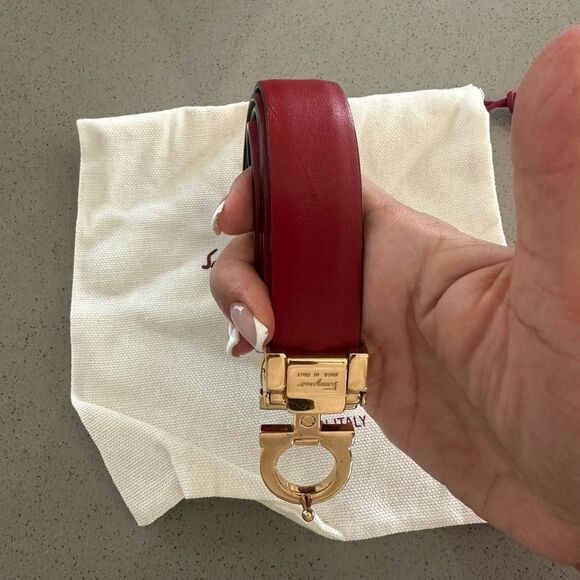 Salvatore Ferragamo Reversible & Adjustable Gancini Belt In Black/Red Leather - Picture 9 of 9